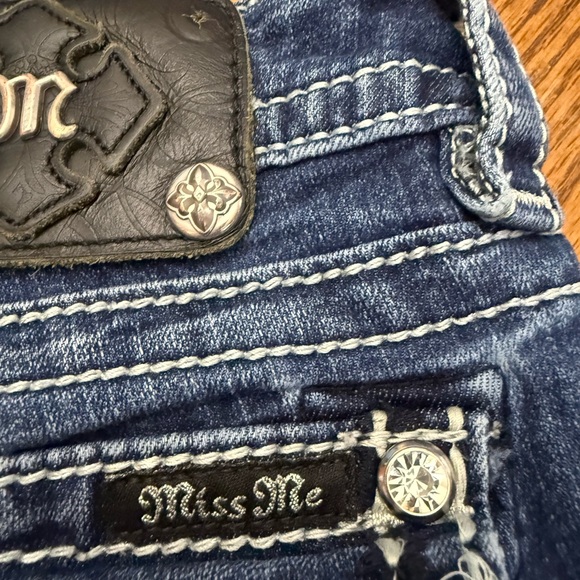 Miss Me Dark Wash Cropped Jeans with Silver Details - Picture 4 of 10